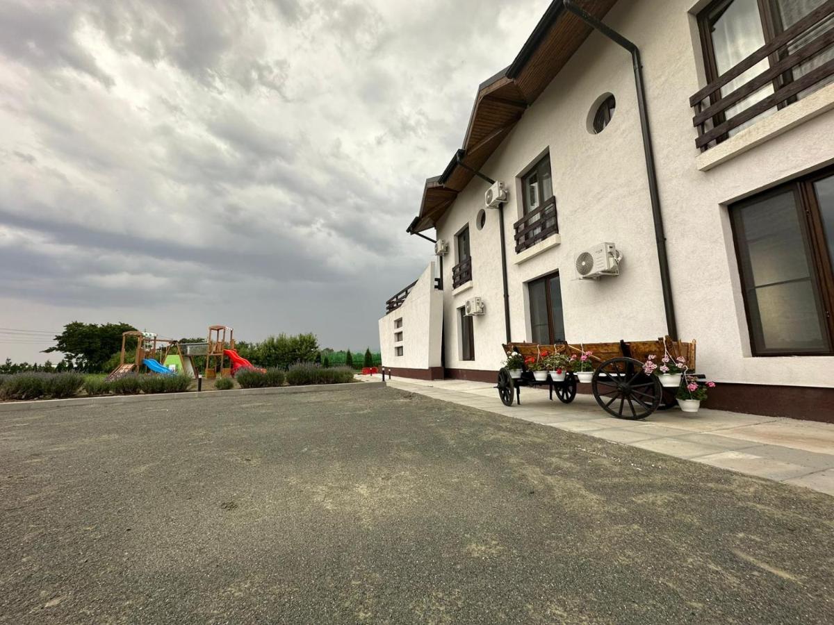 Farm stay Agropensiunea Livada Lui Cezar Si Rares *