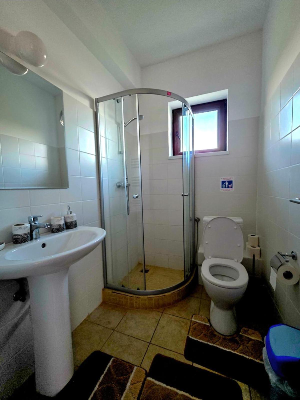 Agropensiunea Livada Lui Cezar Si Rares Farm stay